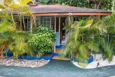 هتل Momsplace Guesthouse
