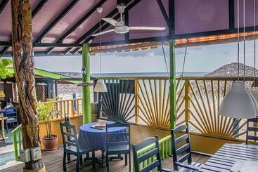هتل Momsplace Guesthouse