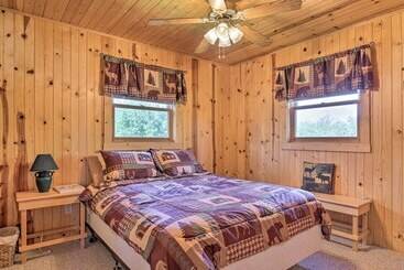 קוטג'' Hurley Lakefront Hideaway W/ Fire Pit & Dock!