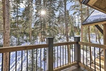 3 Fireplaces & Mtn View: Luxe Home In Breckenridge