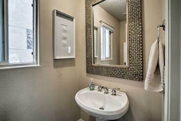 Oceanside Home W/ Rooftop Patio, Walk To Beach!