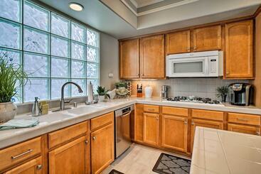 Oceanside Home W/ Rooftop Patio, Walk To Beach!