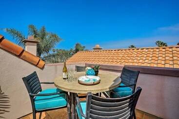 Oceanside Home W/ Rooftop Patio, Walk To Beach!
