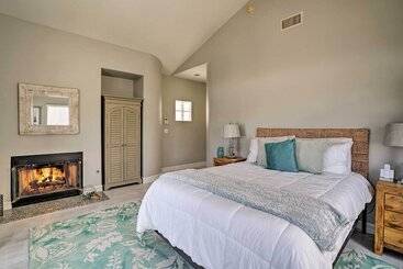 Oceanside Home W/ Rooftop Patio, Walk To Beach!