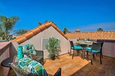 Oceanside Home W/ Rooftop Patio, Walk To Beach!