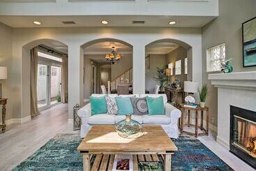 Oceanside Home W/ Rooftop Patio, Walk To Beach!