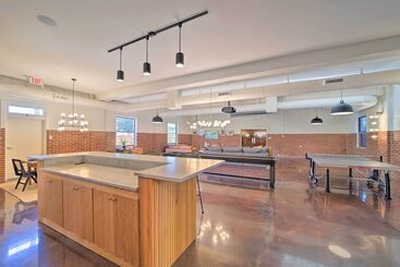 Modern Downtown Tulsa Friend Pad W/ Games!