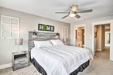 קוטג'' Modern Indianapolis Home W/ Skyline Views