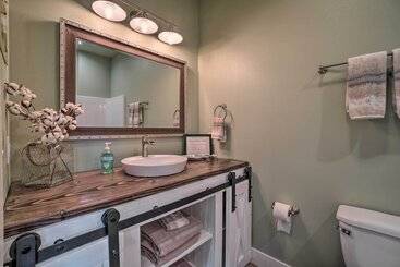 Modern Retreat W/ Deck: Walk To White River!