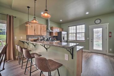 Modern Retreat W/ Deck: Walk To White River!