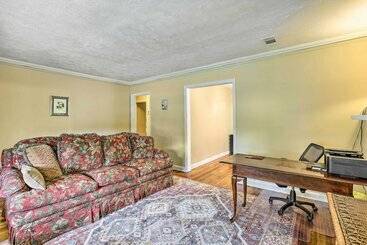 Montgomery Home W/ Porch In Prime Location!