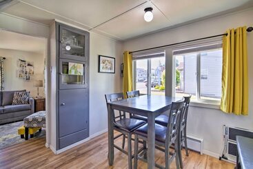 North Bend Home W/ Cornhole Court & Putting Green