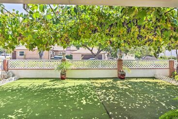 Romantic Pasadena Home W/ Covered Porch!