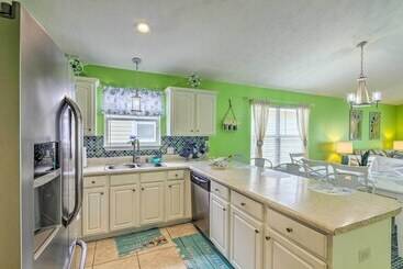 Pcb Retreat W/ Patio & Grill < 1 Mi To Beach!