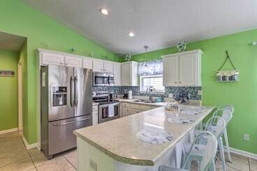 Pcb Retreat W/ Patio & Grill < 1 Mi To Beach!