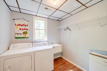 Pet Friendly Arden Retreat W/ Private Hot Tub
