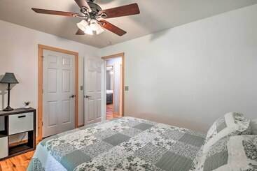 Quiet & Cozy Omaha Cabin ~ 20 Mi To Branson!