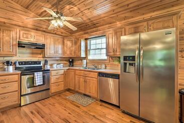 Quiet & Cozy Omaha Cabin ~ 20 Mi To Branson!
