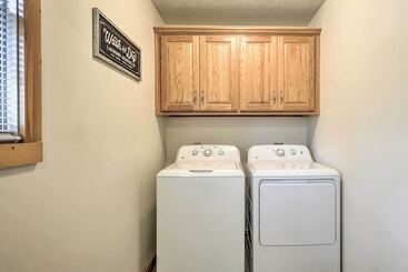 Quiet & Cozy Omaha Cabin ~ 20 Mi To Branson!