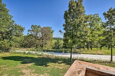 Quiet & Cozy Omaha Cabin ~ 20 Mi To Branson!