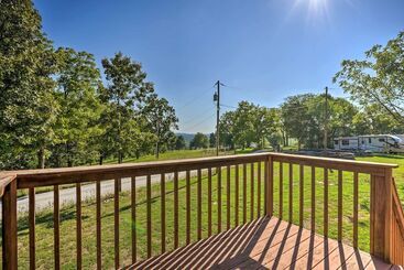 Quiet & Cozy Omaha Cabin ~ 20 Mi To Branson!