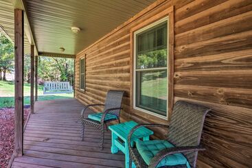Quiet & Cozy Omaha Cabin ~ 20 Mi To Branson!