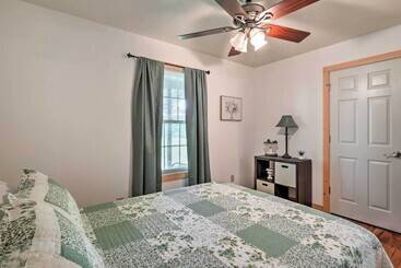 Quiet & Cozy Omaha Cabin ~ 20 Mi To Branson!