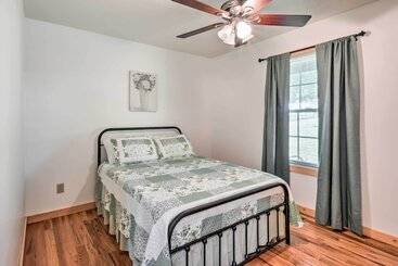 Quiet & Cozy Omaha Cabin ~ 20 Mi To Branson!