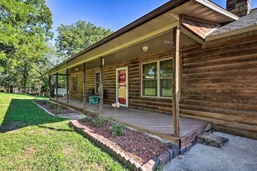 Quiet & Cozy Omaha Cabin ~ 20 Mi To Branson!