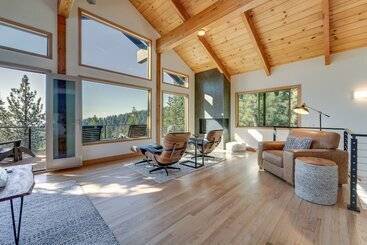 Secluded Mountain Cabin: Sweeping Lake Tahoe Views