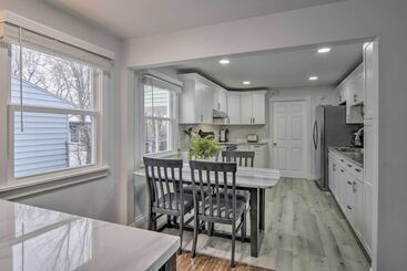 Serene Buffalo Dwelling W/ Backyard Bbq Patio
