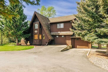 Serene Creekside Sheridan Getaway: Mountain Views!