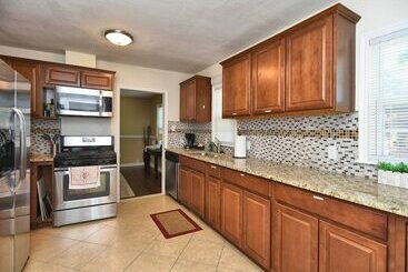Welcoming Tulsa Home ~ 1 Mi To Expo Center!