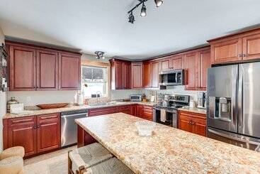 White Mountain Home Near Lakes & Kancamagus Hwy!