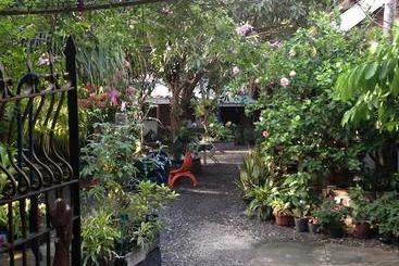 تختخواب و صبحانه Homestay De Bai