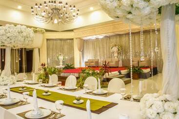 Estrella Hotel & Conference