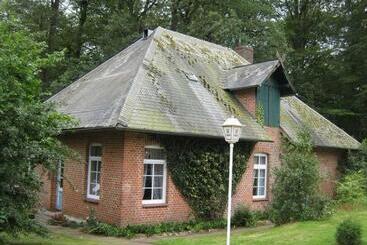 مسافرخانه Landhaus Eickhof