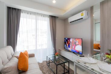 هتل 6th Avenue Surin Beach