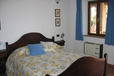 هتل Agriturismo Podere Del Vescovo