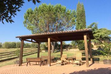 هتل Agriturismo Podere Del Vescovo