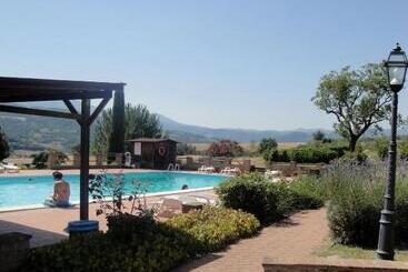 هتل Agriturismo Podere Del Vescovo