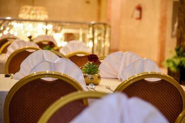 هتل Plaza Inn Ohud