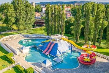 هتل Aquacity Riverside