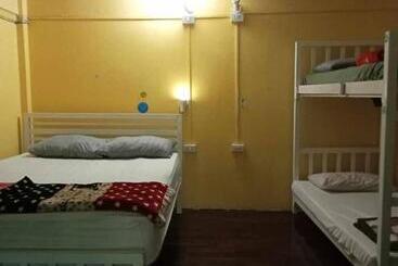 هتل کپسول Smile Capsule Hostel
