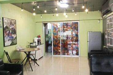 هتل کپسول Smile Capsule Hostel