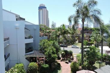 هتل Grangewood Court Apartments