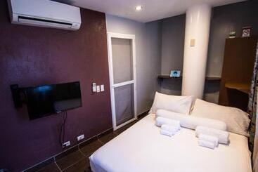 בית מלון כפרי Green Monkey Resort Boracay