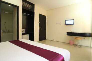 هتل Collection O Airport Kuta Bali