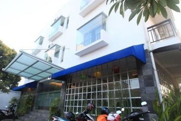 هتل Collection O Airport Kuta Bali
