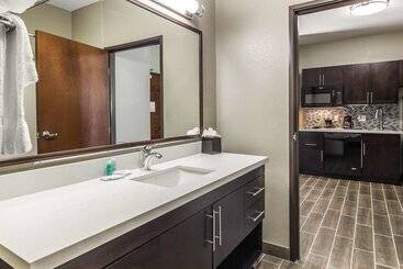 هتل Mainstay Suites Midland